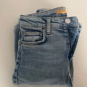 Jeans - Ljusblåa jeans från Gina. Nästan helt oanvända.