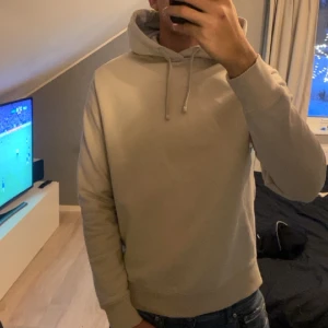 These Glory Days - Säljer min These Glory Days hoodie därav den är lite liten på mig. Knappast använd. Ny pris 1000kr