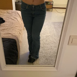 Midwaist jeans från gina - Storlek M Min storlek M  Bootcut