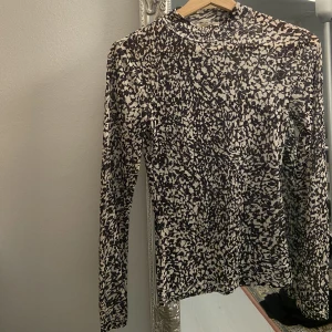 Tröja - Snygg tröja i unikt mönster som passar till både vardag och fest👏🏼