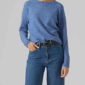 Stickad tröja  - INTRESSEKOLL  Väldigt bra skick