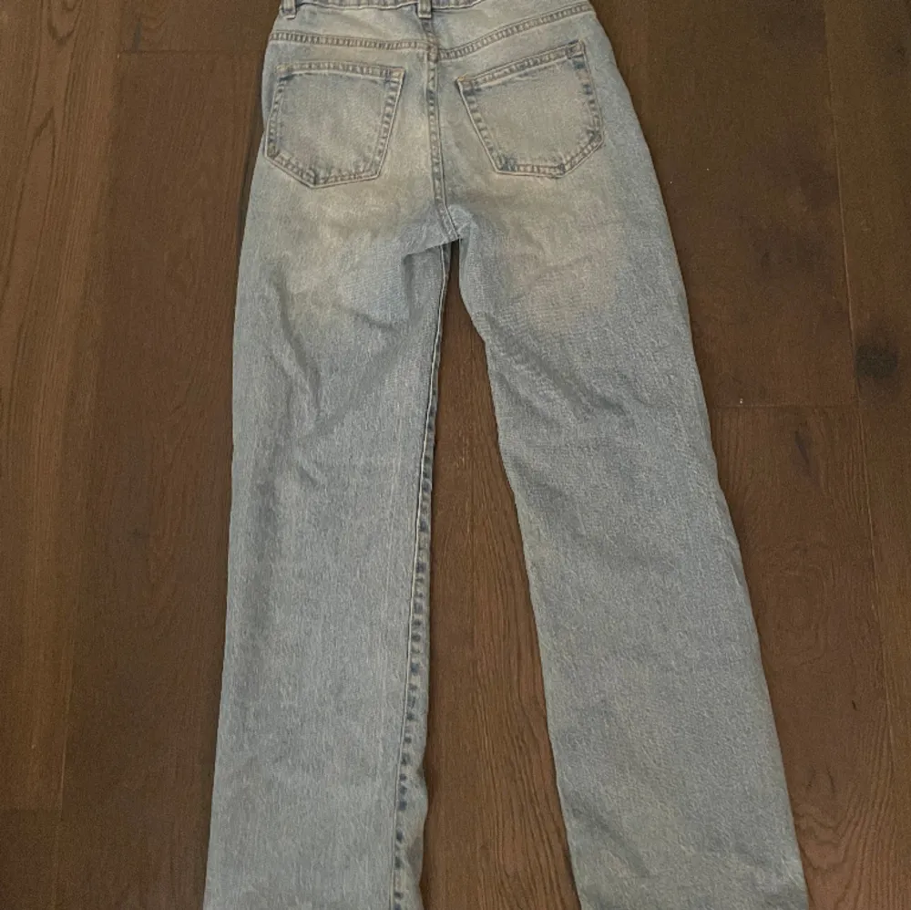 Straight jeans från lager 157. Strl 150 men sitter som strl 150-158. Det är inget fel på byxorna har bara inte fått användning för dem. Säljer för 100kr och köparen står själv för frakt.. Jeans & Byxor.