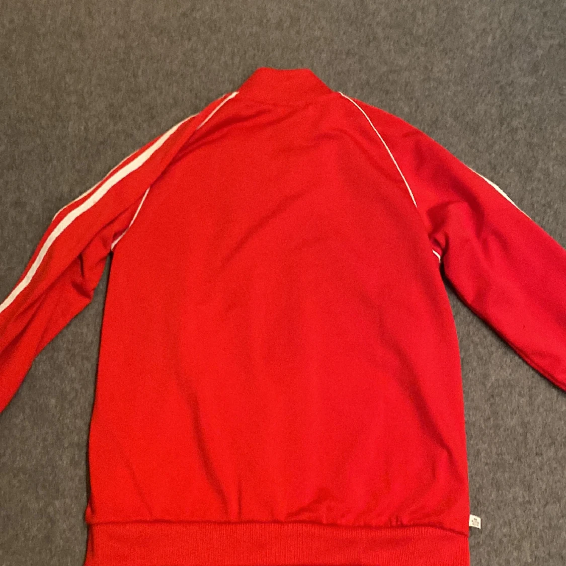 Röd Adidaströja - 90