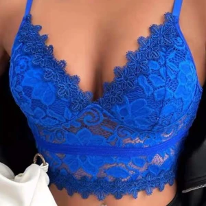 Topp - Superfin blå topp men den passar inte mig längre. Endast använd 1 gång