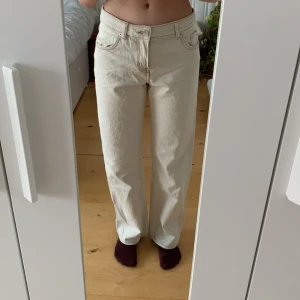 Beiga baggy jeans - Bra skick, Mid waste.