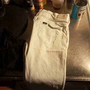 Använda ggn.nya vita Lee Jeans 