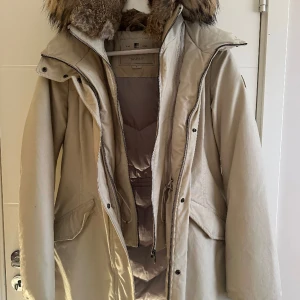 Woolrich Jacka - Nypris 10 000kr, använd endast ett fåtal gånger. storlek 36