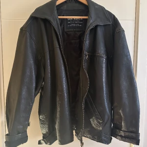Vintage läderjacka - Vintage läderjacka. Köpt för 3600kr storlek L