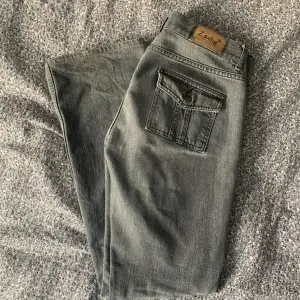 Jeans från Zadig, passar xs-s och någon som är ca 160 cm