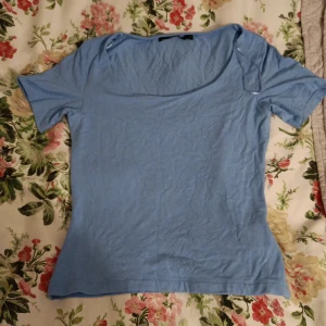 Basic tröja  - Tröjan är köpt på bikbok för 179kr. Inga defekter💞