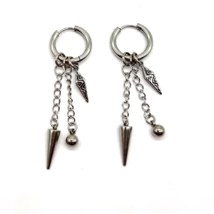 Handgjorda örhängen  - Handgjorda örhängen ● 💎Material- 100%rostfritt stål ● Längd -5,5cm 🎨Köp for 90kr/st eller 140kr/paret