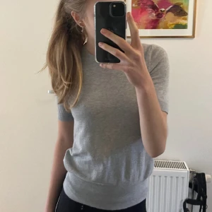 Zara finatickad tröja - Säljer min finatickade tröja ifrån zara som inte längre finns. Tröjan är i ett mycket fint skick och använd fåtal gånger.