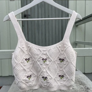 Sommartopp - Stickad sommartopp, croppad.