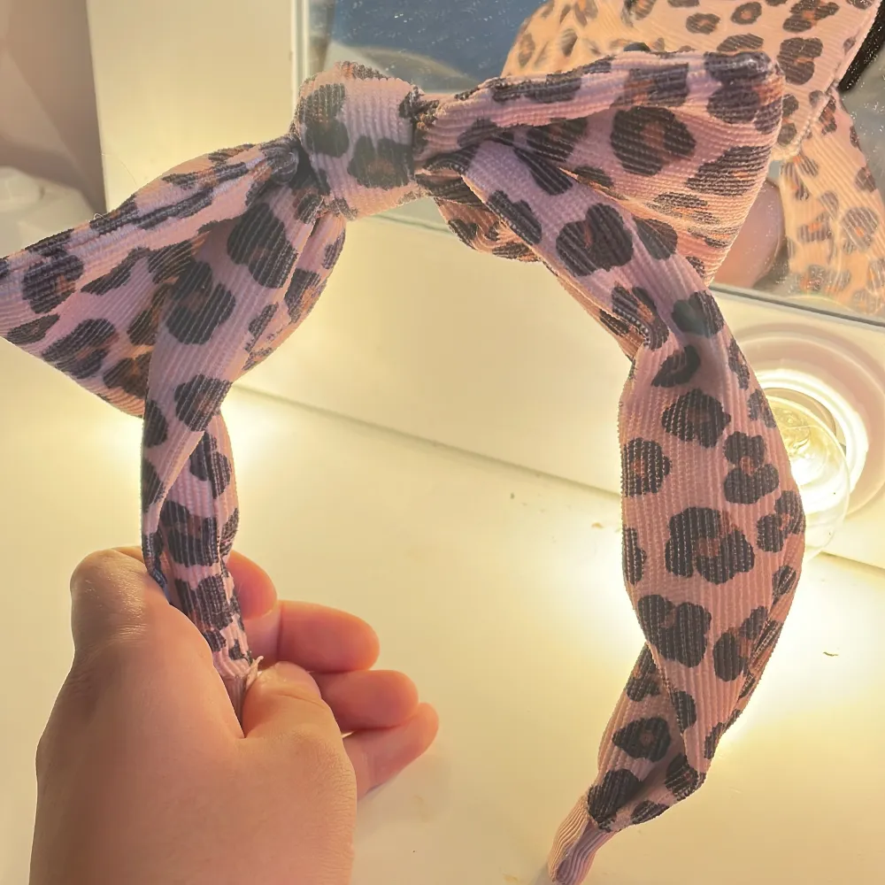 Ett fint leopard hårband! Använd: max några gånger . Accessoarer.