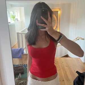 Rött linne - Rött linne med spets ❤️‍🔥