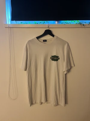 Our legacy workshop x Stussy tee  - Our legacy workshop x Stussy T-shirt från förra året  Strl M 