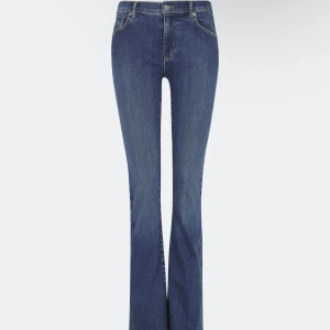 bikbok flare jeans - bikbok flare jeans köpt för 600 kr, bra skick säljes för 450 kr pris går att förhandla, stl 37