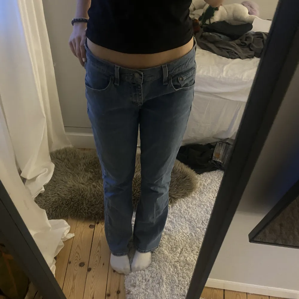 Jättefina Levis jeans som är som nya!!. Jeans & Byxor.