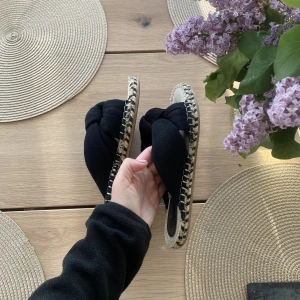 Tofflor - Fint skick 🖤