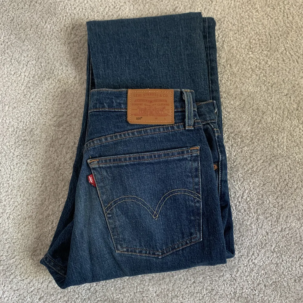 Säljer ett par i princip nya 501 jeans i storleken 28/30. Jeans & Byxor.