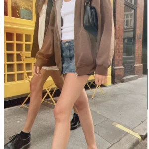 Brandy Melville kofta - Den virala bruna koftan från brandy Melville🤩