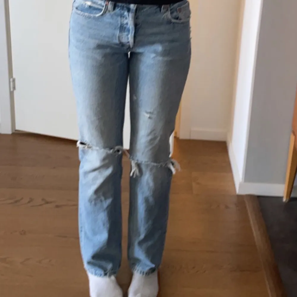 Supersnygga jeans från Zara som är lowwaist!🥰 Nypris ca 360 kr. Jeans & Byxor.