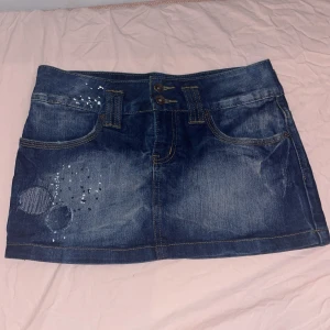 minikjol - minikjol!! jättesöt. står att den är en M men sitter som en S eller liten M! 🙌