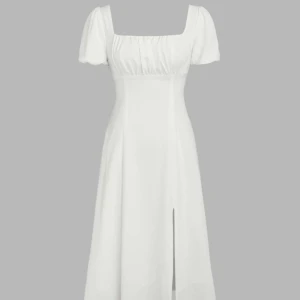 Klänning  - Superfin klänning som är nytinköpt. Säljer den för att den tyvärr är lite för liten på mig. Skriv vid frågor :) pris går att diskuteras 