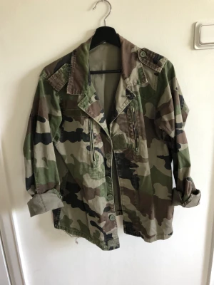 Jacka  - Oversize i modellen 