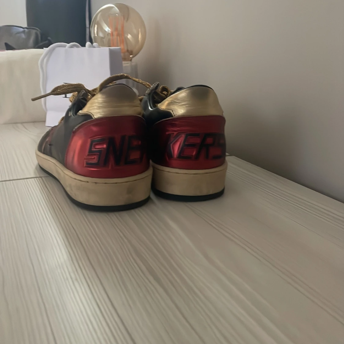 Säljer ett par golden goose skor - 90