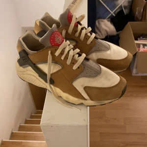 stussy x nike huaraches - Bra skick! Passa på nu när det är frifrakt