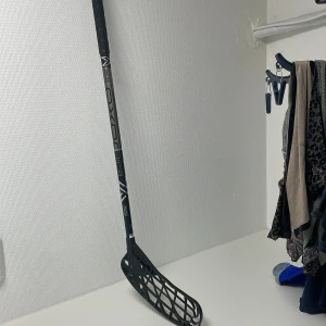 Oxdog innebandy klubba - Har slutat på innebandy så säljer min stabila Oxdog klubba helt felfri. 29 flex