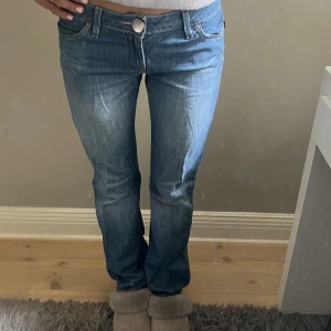 Lågmidjade jeans - Superfina lågmidjade jeans, kommer inte till användning 💕