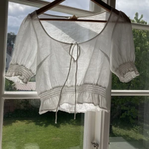 Sött topp - Säljer min super söta topp från hm🤍