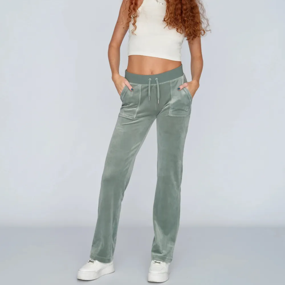 Intressekoll på mina ljusgröna juicy couture byxor i storlek XS, de är slutsålda på hemsidan och är väldigt fint skick! Pris kan diskuteras. Jeans & Byxor.