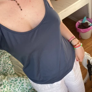 Blått linne - Blått linne, aldrig använt. Fint skick. Köparen står för frakten men kan mötas upp i malmö💝