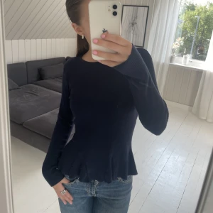 Nelly topp - Säljer min jättesöta topp ifrån Nelly. Jättefint skick! Storlek xs💓