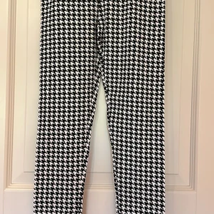 Leggings  - Jätte fina leggings i storlek 170. Ej använda