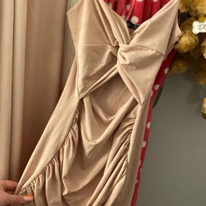 Ljus rosa klänning  - En jätte fin ljus rosa klänning! 