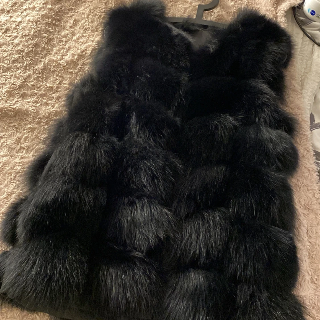 Svart äkta pälsväst  - 90