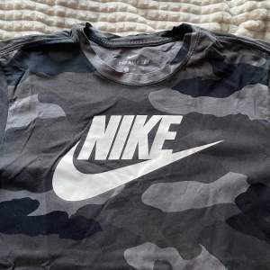 Camo Nike t-shirt köpt från xxl.