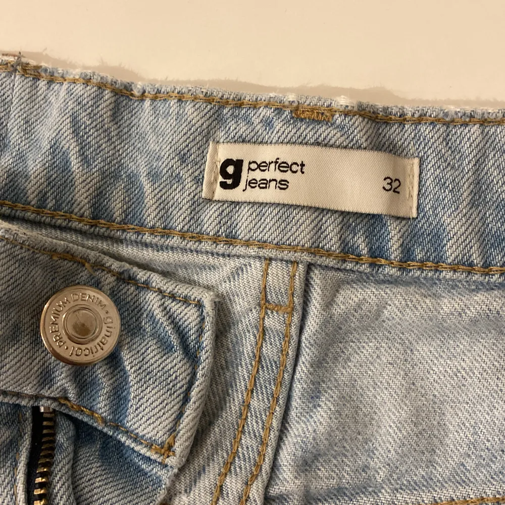Finaste jeansen från Gina Tricot i storlek 32! 💞💞 i mycket bra skick. Jeans & Byxor.