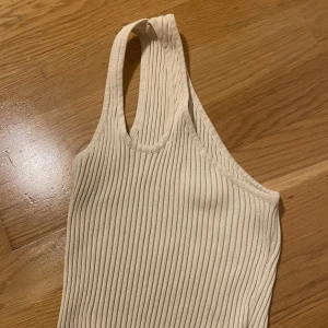 Topp - Jättefin topp från shein. Använt 1 gång, jätte bra skick. Väldigt skönt och stretchigt material. Skriv för fler bilder!