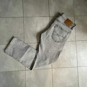 Jeans från Levis | storlek 32/32 | Jeansen är i väldigt bra skick | pris 500kr