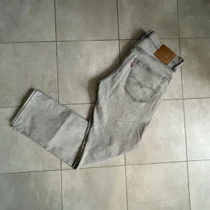 Levis 502 - Jeans från Levis | storlek 32/32 | Jeansen är i väldigt bra skick | pris 500kr
