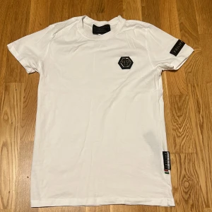 Philipp plein T-shirt - Philipp plein T-shirt en riktigt fin 1/1 Replika med bra kvalité