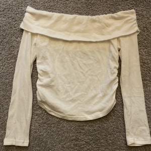 En stickad tröja från shein.  Har använt cirka 1-2 gånger och säljer den för att den inte kommer till användning. 💕