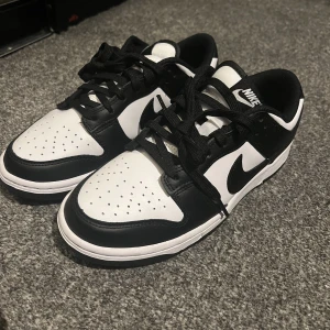 Nike Dunk Low - Aldrig använda. Pris kan diskuteras vid snabbaffär. Köpta för 1800