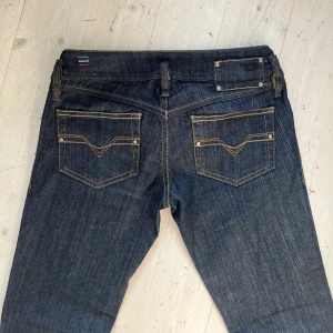 Diesel jeans - Mörkblåa, lågmidjade Diesel jeans