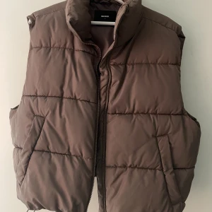 Dunväst - Fin dunväst från bikbok , inga hål eller fläckar 